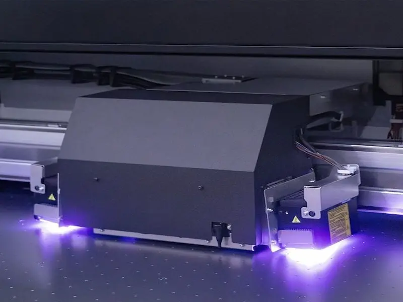 Print Flatbed untuk Berbagai Jenis Produk dari Berbagai Bahan